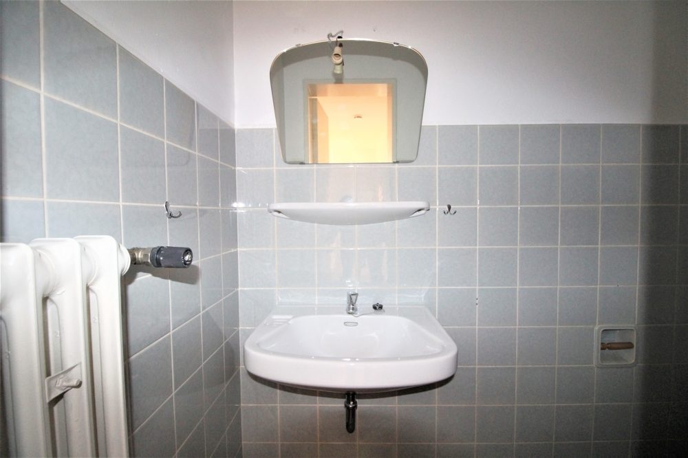 Immobilienangebot - Düsseldorf - Alle - Urdenbacher Altrhein: Dreifamilienhaus mit ca. 270 m² Wohnfläche auf ca. 1.404 m² großem Grundstück
