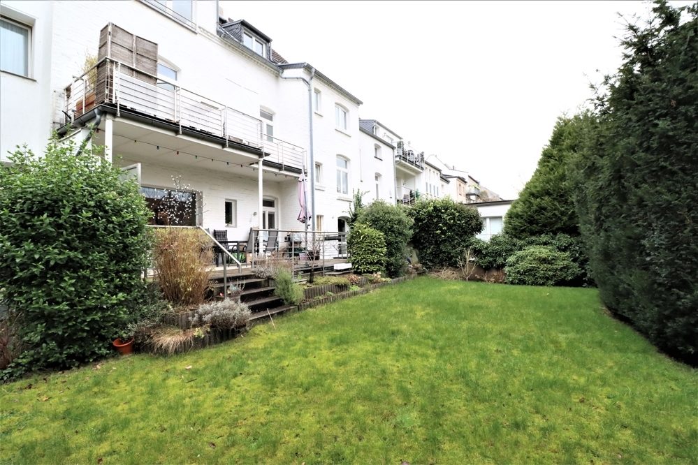 Immobilienangebot - Düsseldorf / Gerresheim - Alle - Gerresheim: zwei gepflegte Dreifamilienhäuser im Paket mit insgesamt 6 Wohneinheiten in guter Lage