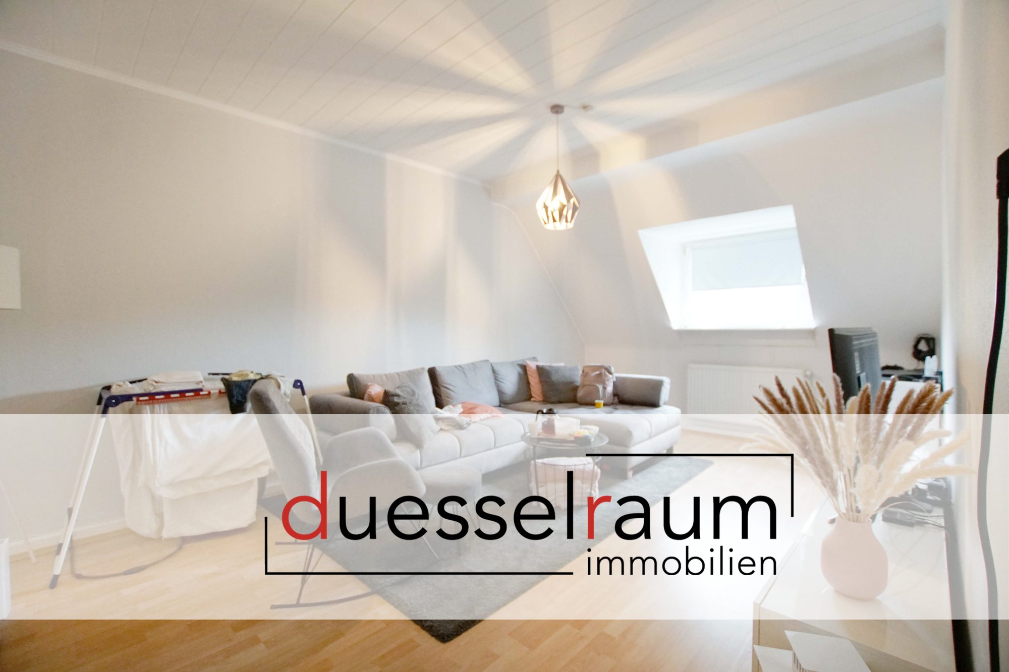 Immobilienangebot - Düsseldorf - Alle - Eller: toll geschnittene und vermietete  2-Zimmer Dachgeschosswohnung in guter Lage