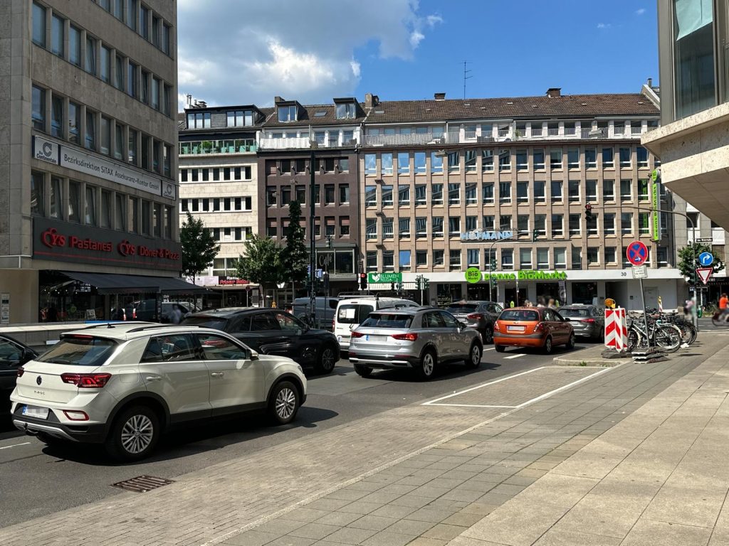 Immobilienangebot - Düsseldorf - Alle - Stadtmitte: Frequentierte Lage? Bitteschön! Moderne Gewerbefläche wartet auf tolles Business!
