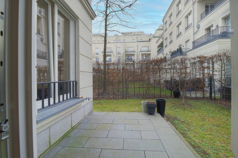 Immobilienangebot - Düsseldorf - Alle - Heinrich-Heine-Gärten: exklusive 5-Zimmer mit TG-Stellplatz, Terrasse, Garten & Balkon in Top-Lage!