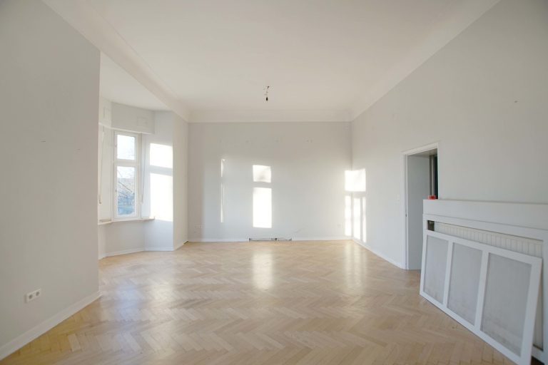 Immobilienangebot - Düsseldorf / Altstadt - Alle - Carlstadt: einzigartiger Blick auf den Spee'schen Graben! 3-Zimmer-Altbauwohnung in begehrter Lage