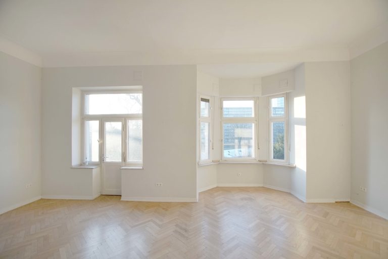 Immobilienangebot - Düsseldorf / Altstadt - Alle - Carlstadt: einzigartiger Blick auf den Spee'schen Graben! 3-Zimmer-Altbauwohnung in begehrter Lage