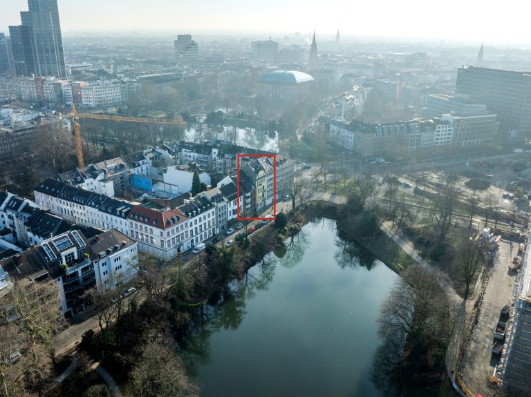 Immobilienangebot - Düsseldorf / Altstadt - Alle - Carlstadt: einzigartiger Blick auf den Spee'schen Graben! 3-Zimmer-Altbauwohnung in begehrter Lage