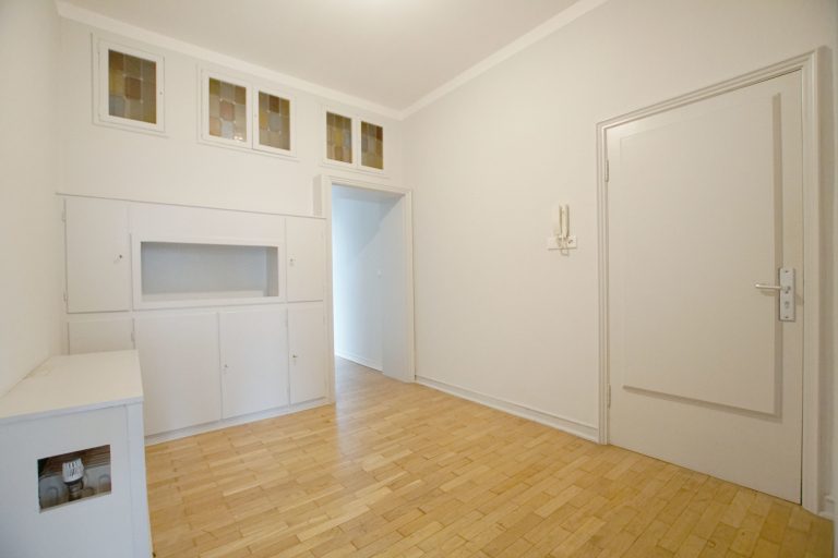 Immobilienangebot - Düsseldorf / Altstadt - Alle - Carlstadt: einzigartiger Blick auf den Spee'schen Graben! 3-Zimmer-Altbauwohnung in begehrter Lage