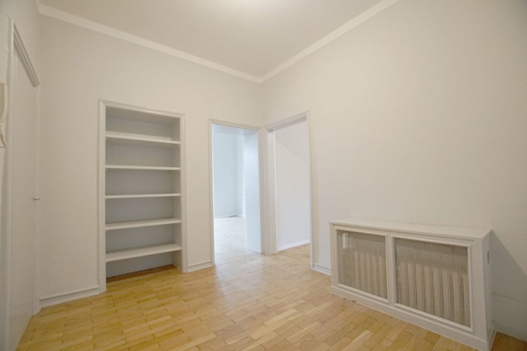 Immobilienangebot - Düsseldorf / Altstadt - Alle - Carlstadt: einzigartiger Blick auf den Spee'schen Graben! 3-Zimmer-Altbauwohnung in begehrter Lage