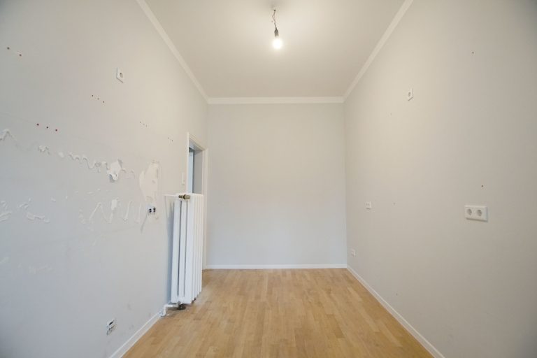 Immobilienangebot - Düsseldorf / Altstadt - Alle - Carlstadt: einzigartiger Blick auf den Spee'schen Graben! 3-Zimmer-Altbauwohnung in begehrter Lage