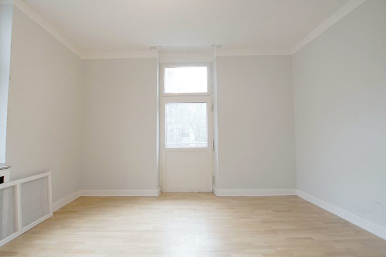 Immobilienangebot - Düsseldorf / Altstadt - Alle - Carlstadt: einzigartiger Blick auf den Spee'schen Graben! 3-Zimmer-Altbauwohnung in begehrter Lage