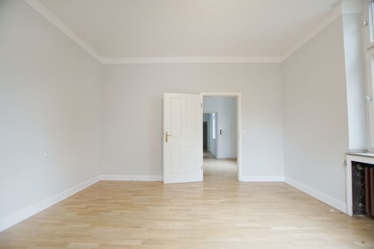 Immobilienangebot - Düsseldorf / Altstadt - Alle - Carlstadt: einzigartiger Blick auf den Spee'schen Graben! 3-Zimmer-Altbauwohnung in begehrter Lage