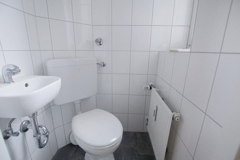Immobilienangebot - Düsseldorf / Altstadt - Alle - Carlstadt: einzigartiger Blick auf den Spee'schen Graben! 3-Zimmer-Altbauwohnung in begehrter Lage