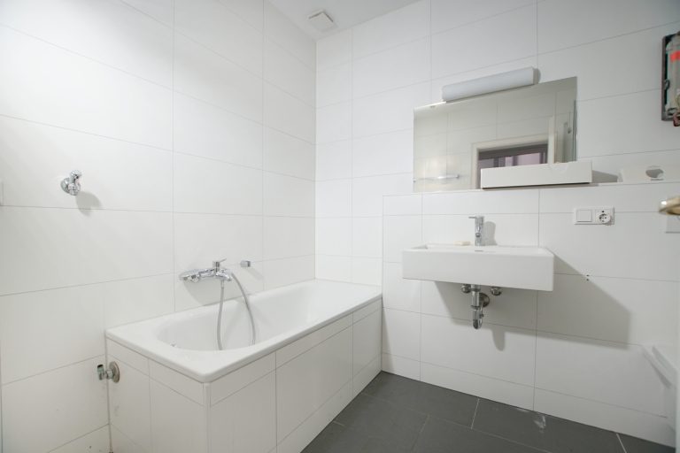 Immobilienangebot - Düsseldorf / Altstadt - Alle - Carlstadt: einzigartiger Blick auf den Spee'schen Graben! 3-Zimmer-Altbauwohnung in begehrter Lage