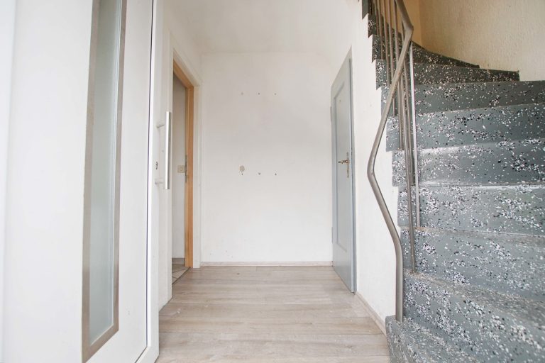 Immobilienangebot - Düsseldorf - Alle - Reihenendhaus in Unterrath mit viel Potenzial: Sanierungsbedürftig mit Garten & Stellplatz