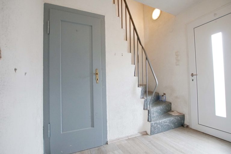 Immobilienangebot - Düsseldorf - Alle - Reihenendhaus in Unterrath mit viel Potenzial: Sanierungsbedürftig mit Garten & Stellplatz