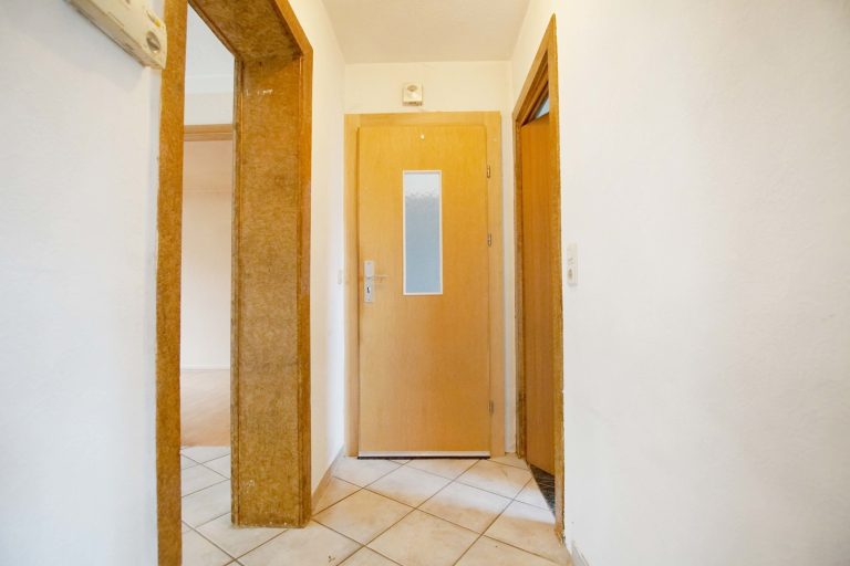 Immobilienangebot - Düsseldorf - Alle - Reihenendhaus in Unterrath mit viel Potenzial: Sanierungsbedürftig mit Garten & Stellplatz