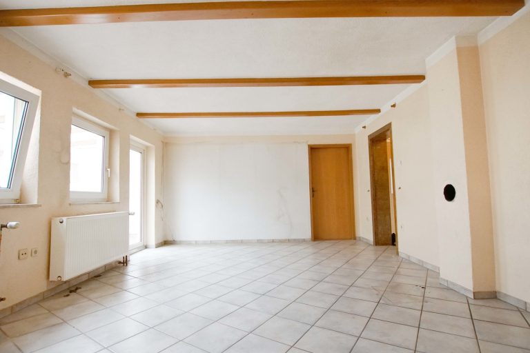 Immobilienangebot - Düsseldorf - Alle - Reihenendhaus in Unterrath mit viel Potenzial: Sanierungsbedürftig mit Garten & Stellplatz