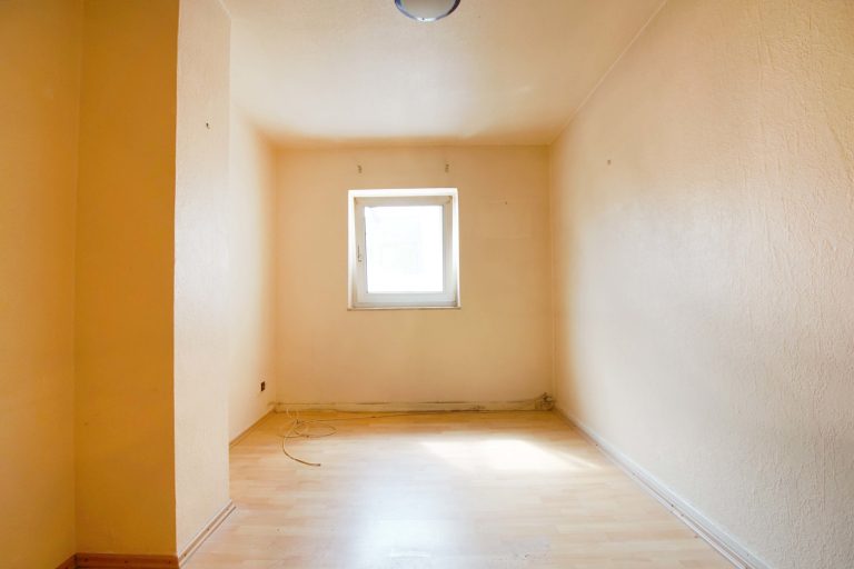 Immobilienangebot - Düsseldorf - Alle - Reihenendhaus in Unterrath mit viel Potenzial: Sanierungsbedürftig mit Garten & Stellplatz