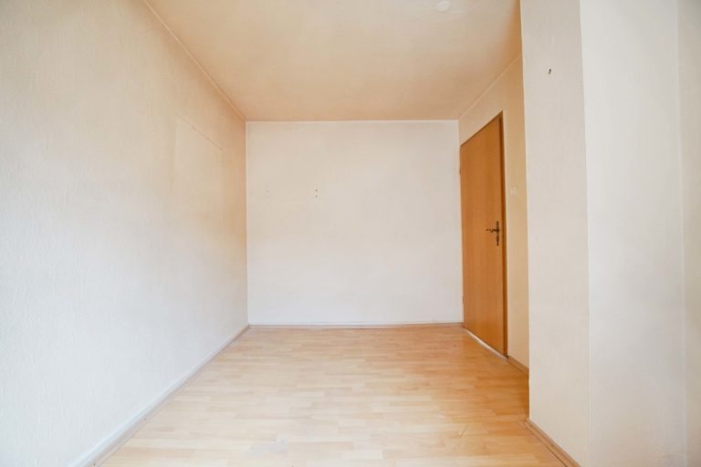 Immobilienangebot - Düsseldorf - Alle - Reihenendhaus in Unterrath mit viel Potenzial: Sanierungsbedürftig mit Garten & Stellplatz