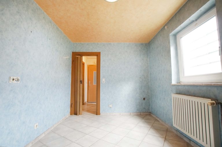 Immobilienangebot - Düsseldorf - Alle - Reihenendhaus in Unterrath mit viel Potenzial: Sanierungsbedürftig mit Garten & Stellplatz