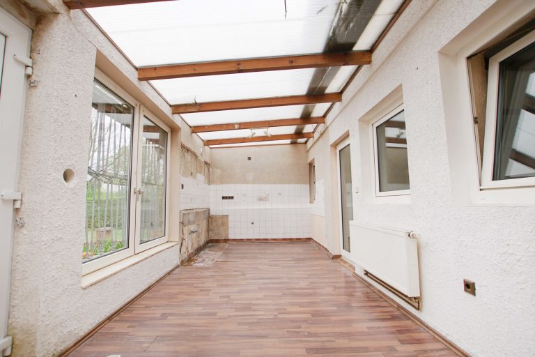 Immobilienangebot - Düsseldorf - Alle - Reihenendhaus in Unterrath mit viel Potenzial: Sanierungsbedürftig mit Garten & Stellplatz