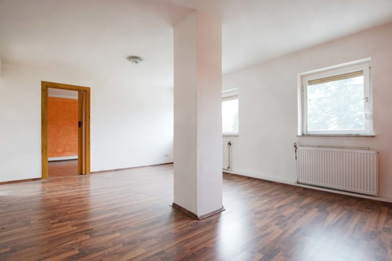 Immobilienangebot - Düsseldorf - Alle - Reihenendhaus in Unterrath mit viel Potenzial: Sanierungsbedürftig mit Garten & Stellplatz