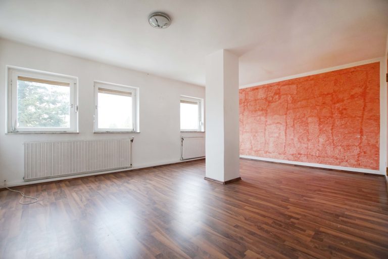 Immobilienangebot - Düsseldorf - Alle - Reihenendhaus in Unterrath mit viel Potenzial: Sanierungsbedürftig mit Garten & Stellplatz