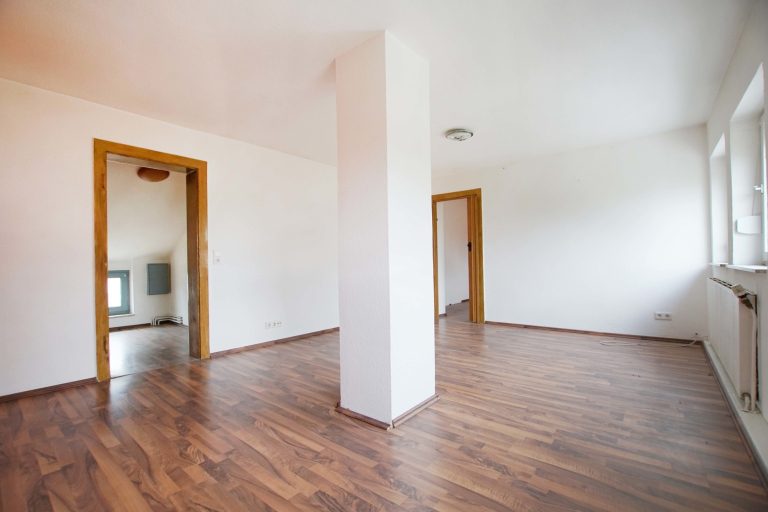 Immobilienangebot - Düsseldorf - Alle - Reihenendhaus in Unterrath mit viel Potenzial: Sanierungsbedürftig mit Garten & Stellplatz
