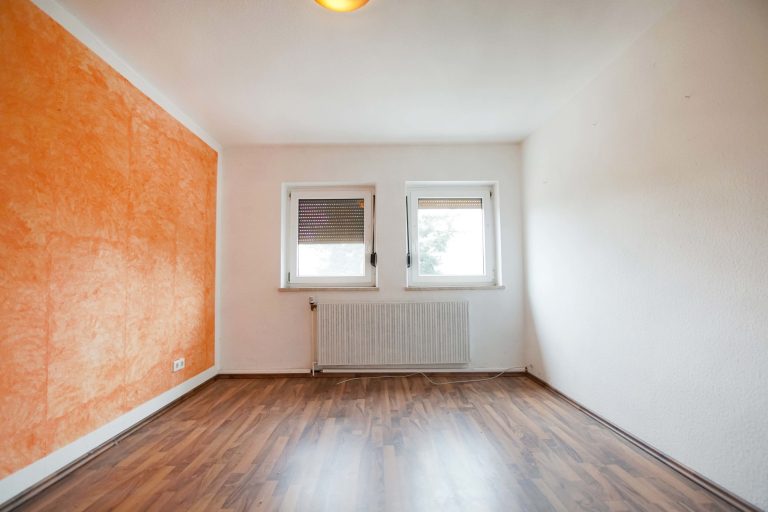 Immobilienangebot - Düsseldorf - Alle - Reihenendhaus in Unterrath mit viel Potenzial: Sanierungsbedürftig mit Garten & Stellplatz