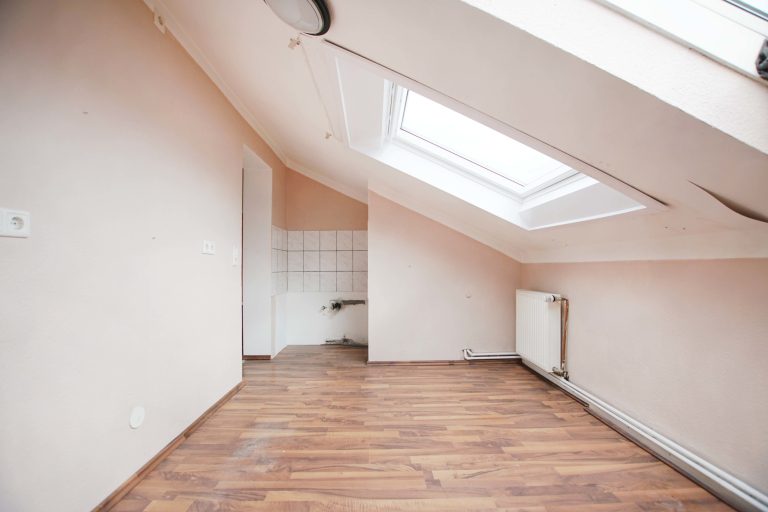 Immobilienangebot - Düsseldorf - Alle - Reihenendhaus in Unterrath mit viel Potenzial: Sanierungsbedürftig mit Garten & Stellplatz