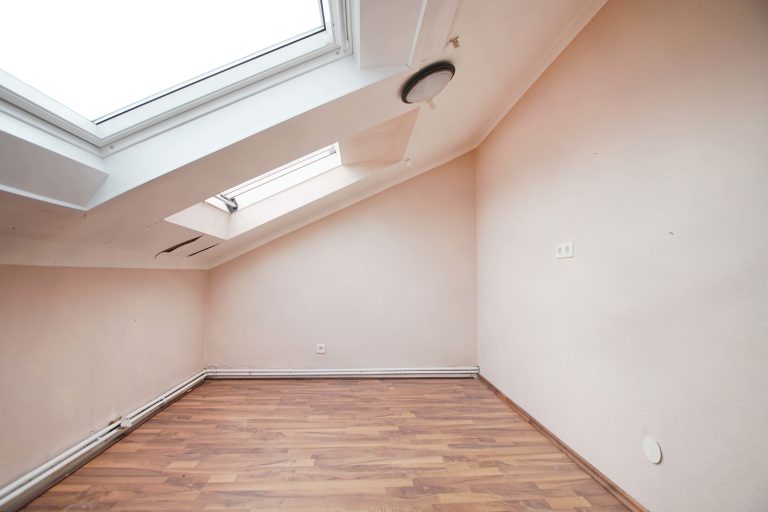 Immobilienangebot - Düsseldorf - Alle - Reihenendhaus in Unterrath mit viel Potenzial: Sanierungsbedürftig mit Garten & Stellplatz