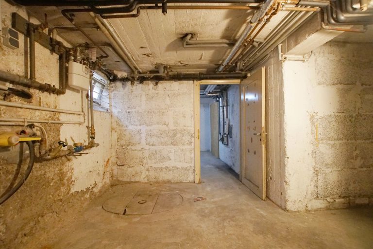 Immobilienangebot - Düsseldorf - Alle - Reihenendhaus in Unterrath mit viel Potenzial: Sanierungsbedürftig mit Garten & Stellplatz