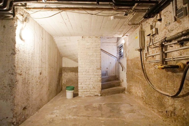 Immobilienangebot - Düsseldorf - Alle - Reihenendhaus in Unterrath mit viel Potenzial: Sanierungsbedürftig mit Garten & Stellplatz
