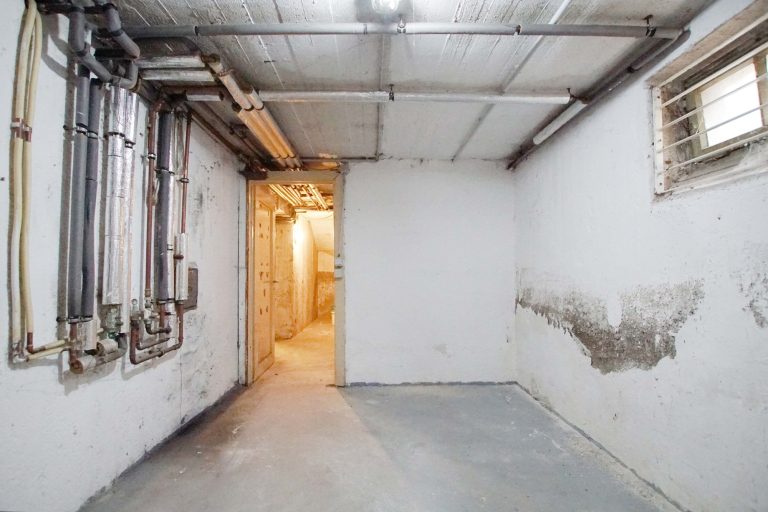 Immobilienangebot - Düsseldorf - Alle - Reihenendhaus in Unterrath mit viel Potenzial: Sanierungsbedürftig mit Garten & Stellplatz