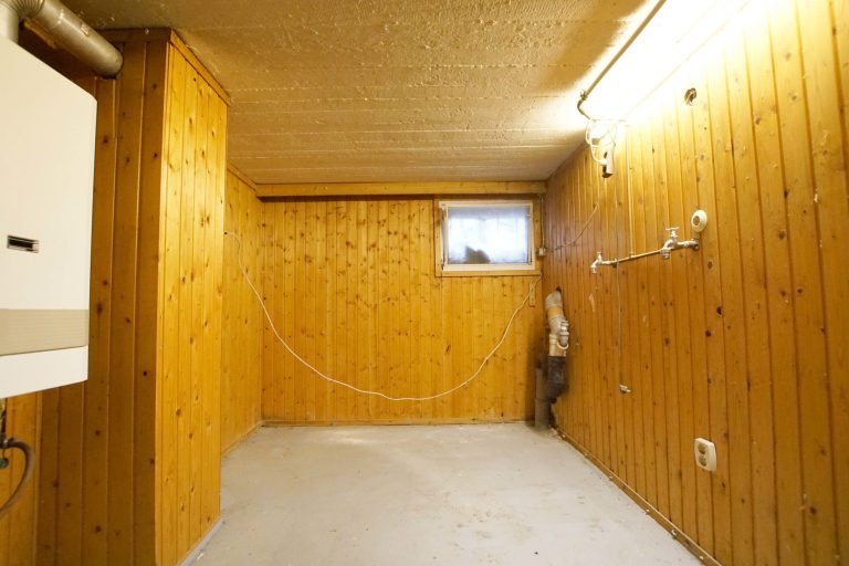 Immobilienangebot - Düsseldorf - Alle - Reihenendhaus in Unterrath mit viel Potenzial: Sanierungsbedürftig mit Garten & Stellplatz
