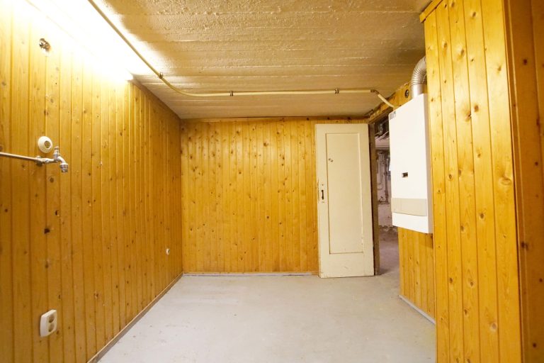 Immobilienangebot - Düsseldorf - Alle - Reihenendhaus in Unterrath mit viel Potenzial: Sanierungsbedürftig mit Garten & Stellplatz