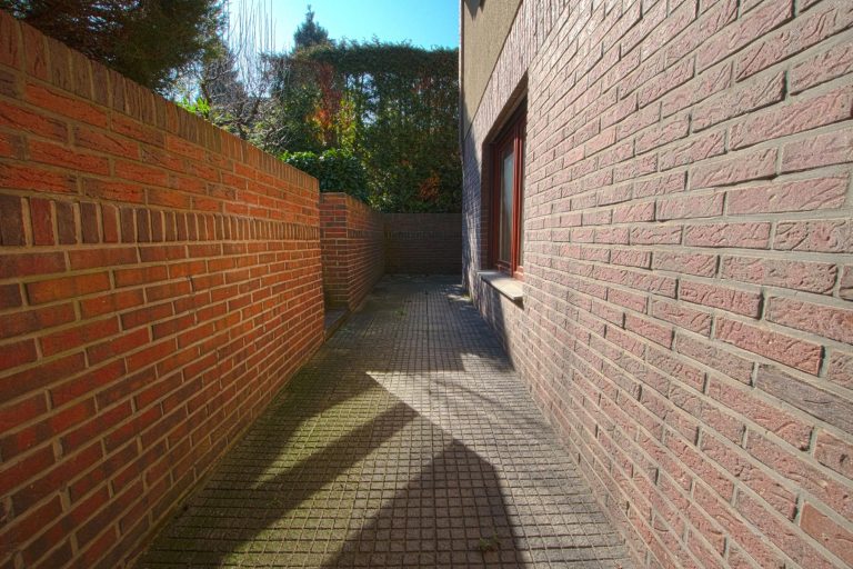 Immobilienangebot - Düsseldorf - Alle - Oberbilk: Freistehend & großzügig - Willkommen in Ihrem Zuhause! Toller Garten, Alarmanlage & Garage