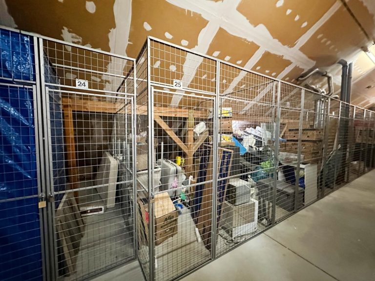 Immobilienangebot - Düsseldorf - Alle - Reisholz: Zwei ETWs im Paket in gepflegtem MFH als Kapitalanlage - Balkone und TG-Stellplätze on top