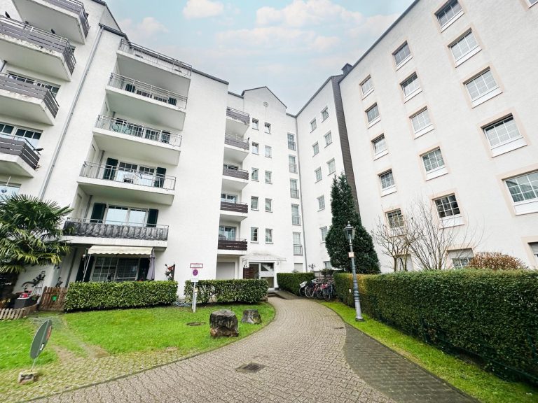 Immobilienangebot - Düsseldorf - Alle - Reisholz: Zwei ETWs im Paket in gepflegtem MFH als Kapitalanlage - Balkone und TG-Stellplätze on top