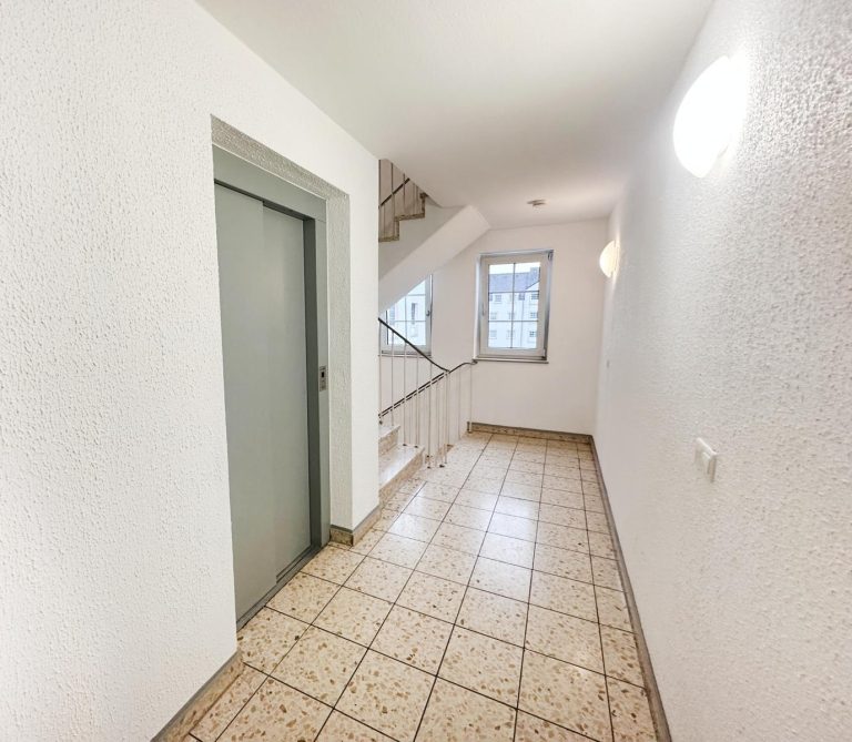 Immobilienangebot - Düsseldorf - Alle - Reisholz: Zwei ETWs im Paket in gepflegtem MFH als Kapitalanlage - Balkone und TG-Stellplätze on top