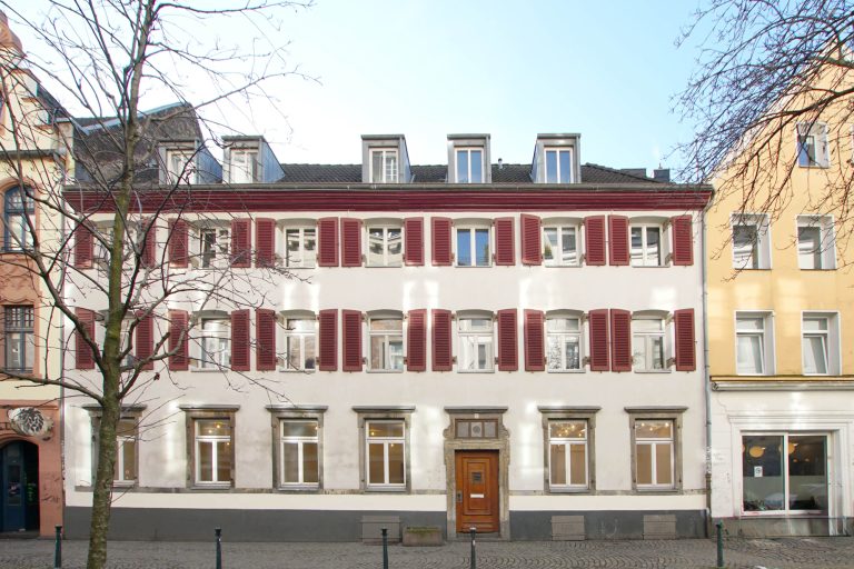 Immobilienangebot - Düsseldorf / Altstadt - Alle - Altstadt: ca. 89 m² moderne Arbeitswelt im historischen Ambiente – helles Büro mit Terrasse