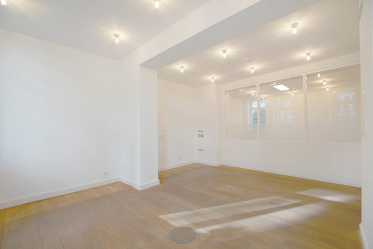 Immobilienangebot - Düsseldorf / Altstadt - Alle - Altstadt: ca. 89 m² moderne Arbeitswelt im historischen Ambiente – helles Büro mit Terrasse
