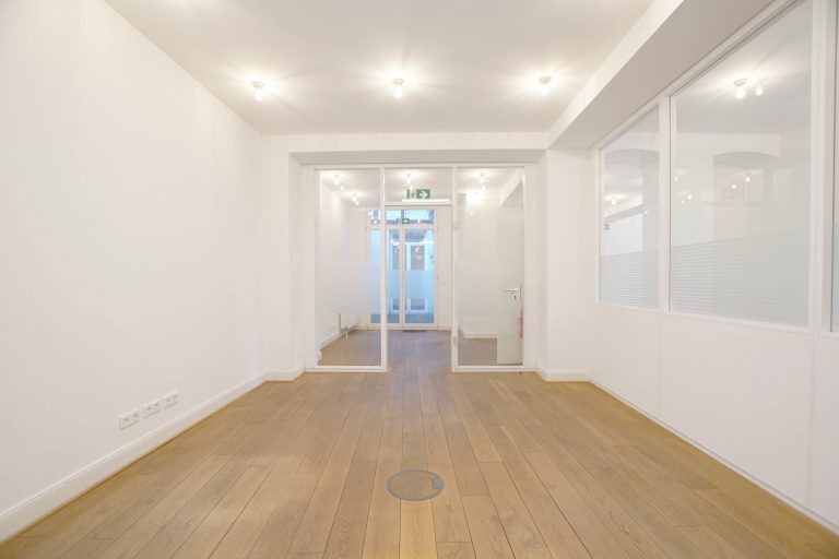 Immobilienangebot - Düsseldorf / Altstadt - Alle - Altstadt: ca. 89 m² moderne Arbeitswelt im historischen Ambiente – helles Büro mit Terrasse