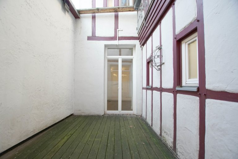 Immobilienangebot - Düsseldorf / Altstadt - Alle - Altstadt: ca. 89 m² moderne Arbeitswelt im historischen Ambiente – helles Büro mit Terrasse