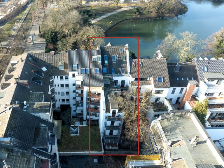 Immobilienangebot - Düsseldorf / Altstadt - Alle - Carlstadt: Charmante 3,5-Zimmer-Altbauwohnung mit Blick auf den Spee’schen Graben in zentraler Lage