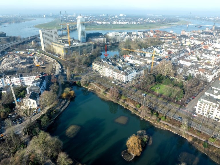 Immobilienangebot - Düsseldorf / Altstadt - Alle - Carlstadt: Charmante 3,5-Zimmer-Altbauwohnung mit Blick auf den Spee’schen Graben in zentraler Lage