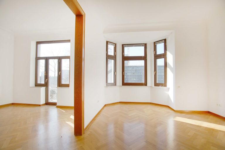 Immobilienangebot - Düsseldorf / Altstadt - Alle - Carlstadt: Charmante 3,5-Zimmer-Altbauwohnung mit Blick auf den Spee’schen Graben in zentraler Lage