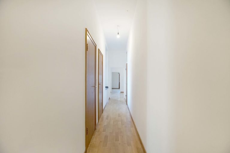Immobilienangebot - Düsseldorf / Altstadt - Alle - Carlstadt: Charmante 3,5-Zimmer-Altbauwohnung mit Blick auf den Spee’schen Graben in zentraler Lage