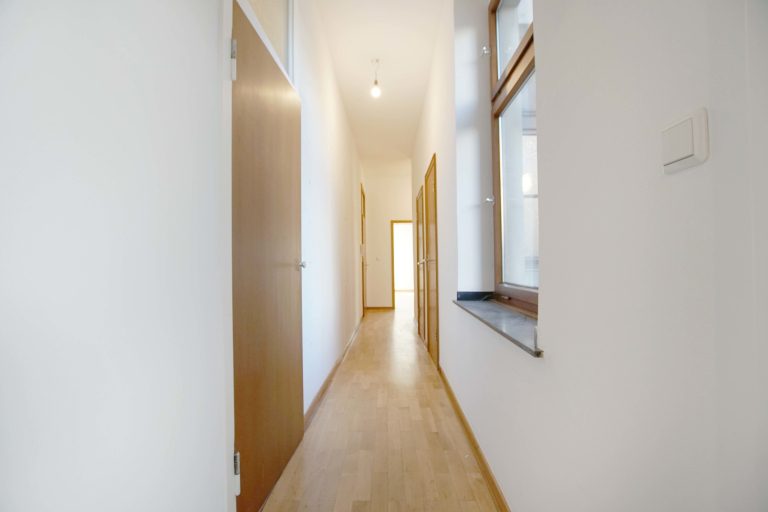 Immobilienangebot - Düsseldorf / Altstadt - Alle - Carlstadt: Charmante 3,5-Zimmer-Altbauwohnung mit Blick auf den Spee’schen Graben in zentraler Lage