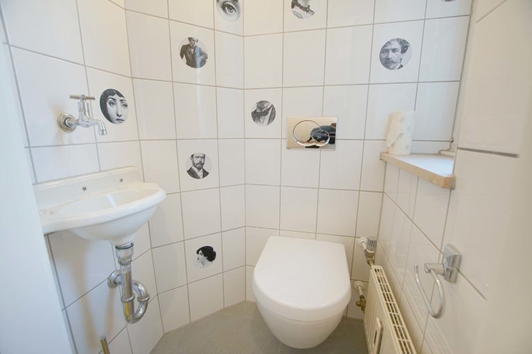 Immobilienangebot - Düsseldorf / Altstadt - Alle - Carlstadt: Charmante 3,5-Zimmer-Altbauwohnung mit Blick auf den Spee’schen Graben in zentraler Lage