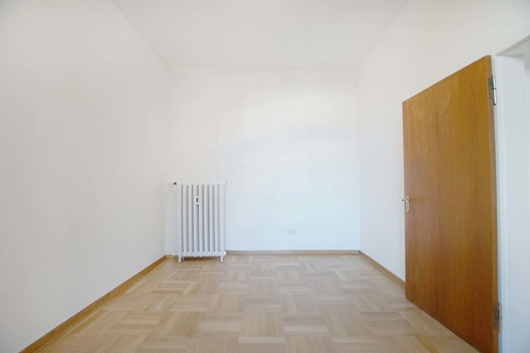 Immobilienangebot - Düsseldorf / Altstadt - Alle - Carlstadt: Charmante 3,5-Zimmer-Altbauwohnung mit Blick auf den Spee’schen Graben in zentraler Lage