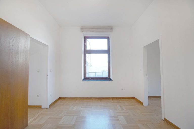 Immobilienangebot - Düsseldorf / Altstadt - Alle - Carlstadt: Charmante 3,5-Zimmer-Altbauwohnung mit Blick auf den Spee’schen Graben in zentraler Lage